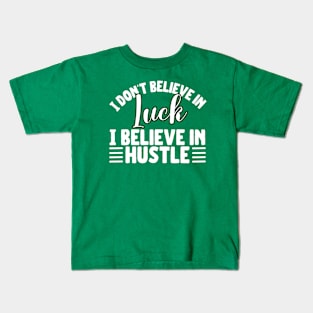 I don't believe in luck I believe in hustle Kids T-Shirt